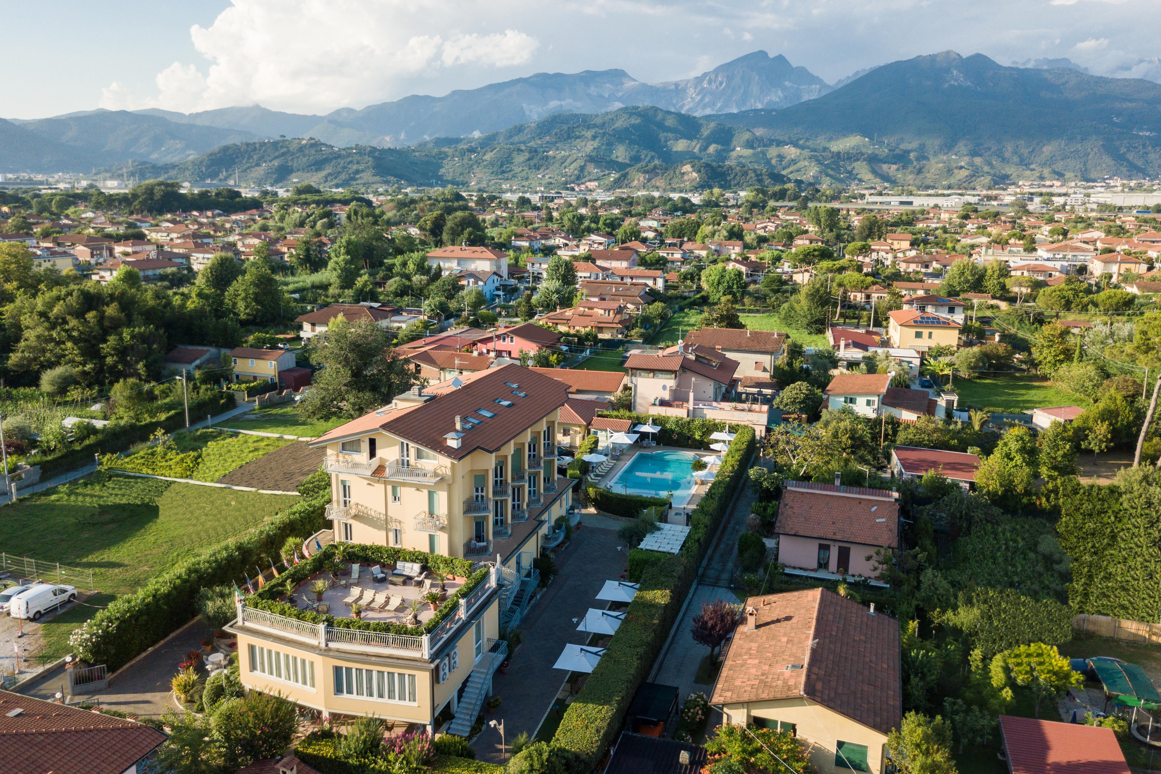 Hotel Villa Tiziana Marina di Massa Kültér fotó